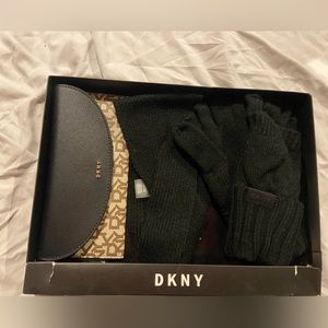 DKNY wallet gloves and head band